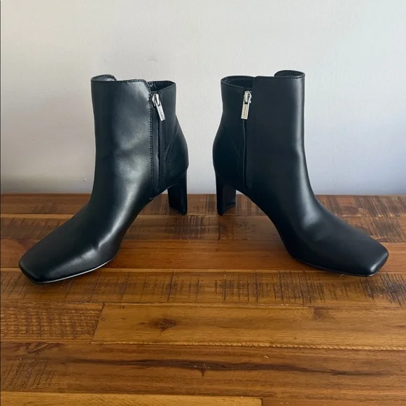 LIKE NEW Calvin Klein Womens Square Toe Black Leather Ankle Boots Size 8 - Picture 3 of 7